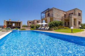 Отель Stone Built Private villa Emerald with pool, 30m to Beach & BBQ!  Рапаниана